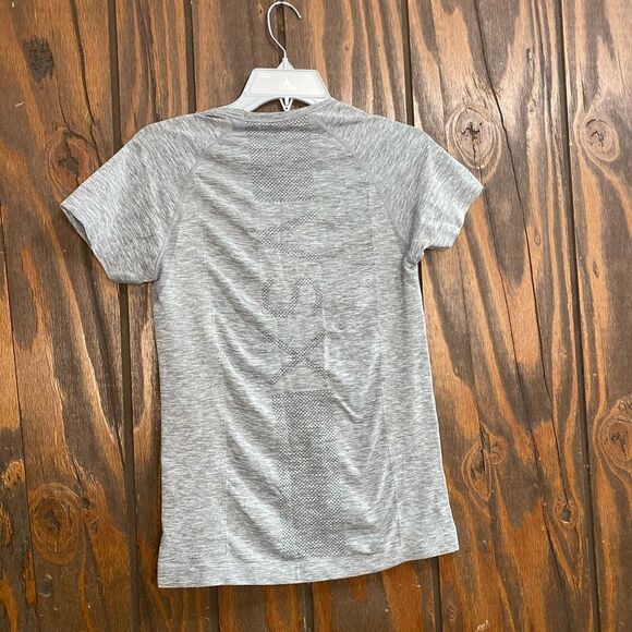 Victoria’s Secret sport grey short sleeve workout top size large - Picture 7 of 12
